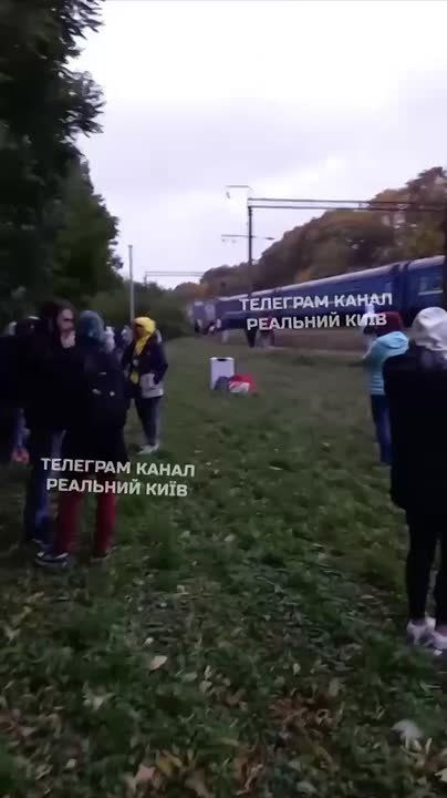 На Украине массовые "минирования" поездов