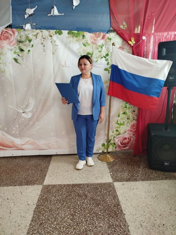 Работники Мариновских сельских клуба и библиотеки поздравили аграриев с Днем работников сельского хозяйства!