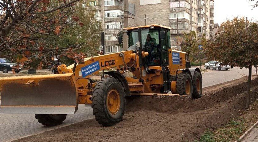 В Токмаке появятся новые газоны благодаря технике из Пензенской области