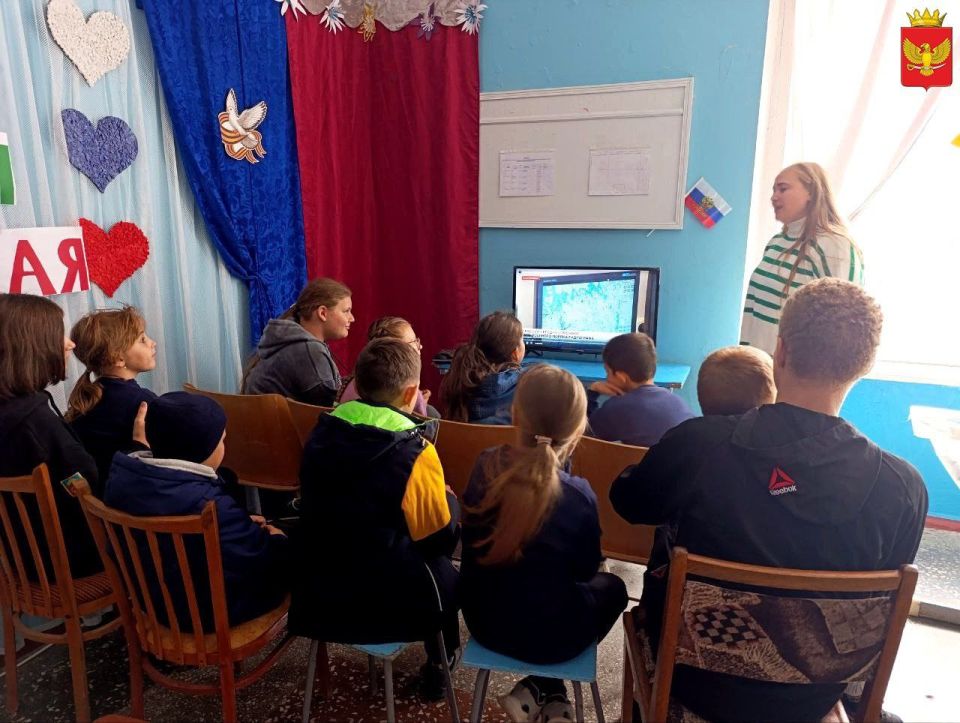 13 октября сотрудники Мануйловского сельского клуба провели для школьников информационный час, посвященный Дню военного моряка-гидрографа, который приходился на эту дату