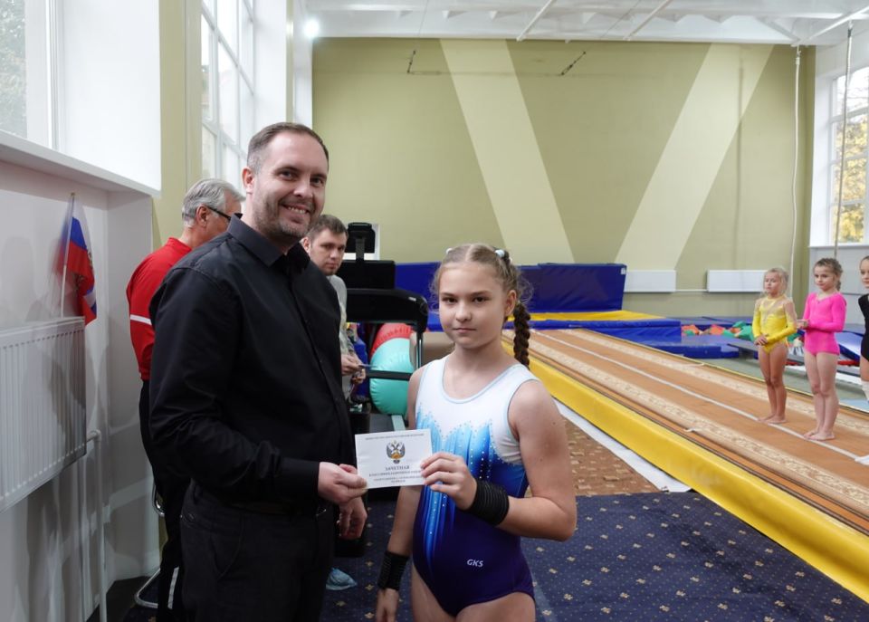 Состоялось торжественное вручение зачётных квалификационных книжек юным спортсменам Токмака, которые сделали свой выбор в пользу акробатики