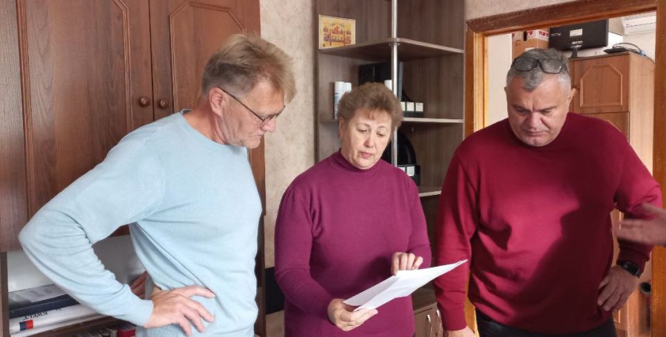 За помощью и консультациями к сотрудникам администрации Токмакского муниципального округа