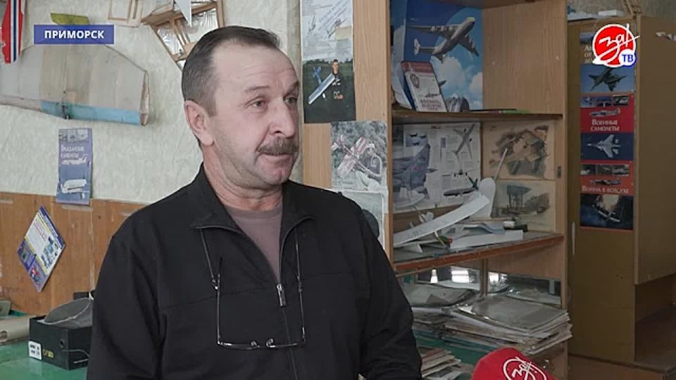 Умение управлять самостоятельно созданными летательными аппаратами показали юные авиаконструкторы