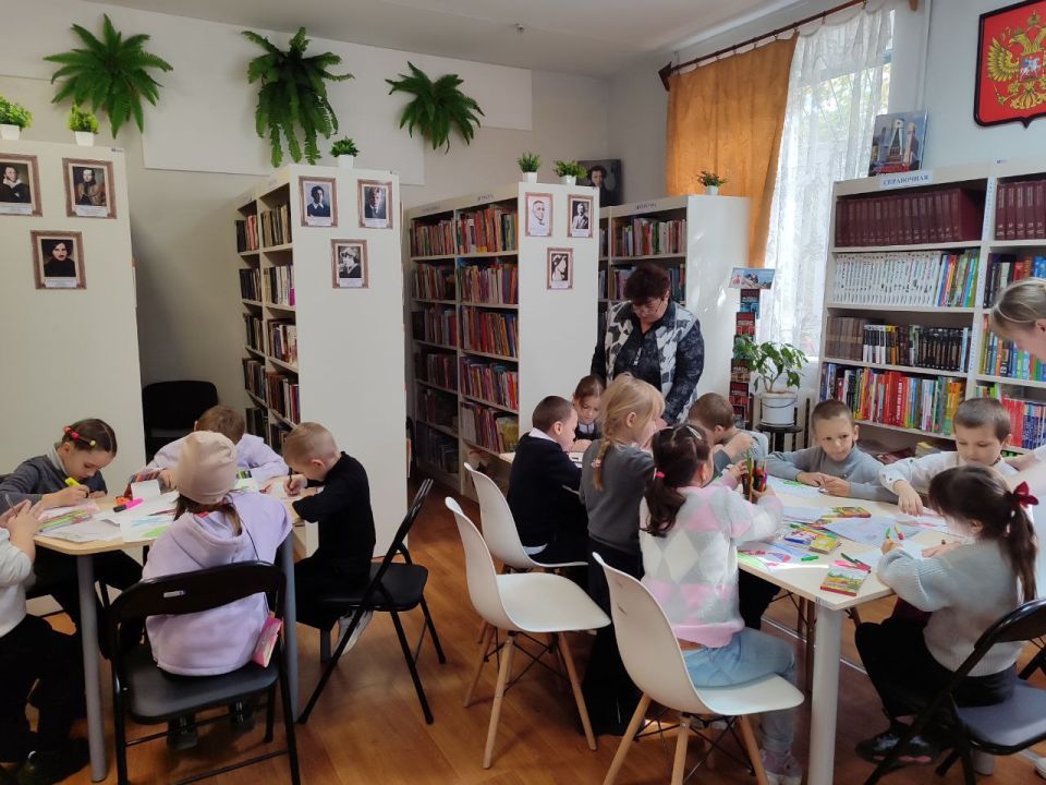 В библиотеке-филиале г. Токмак прошёл конкурс детского рисунка, посвящённый 80-летию Победы