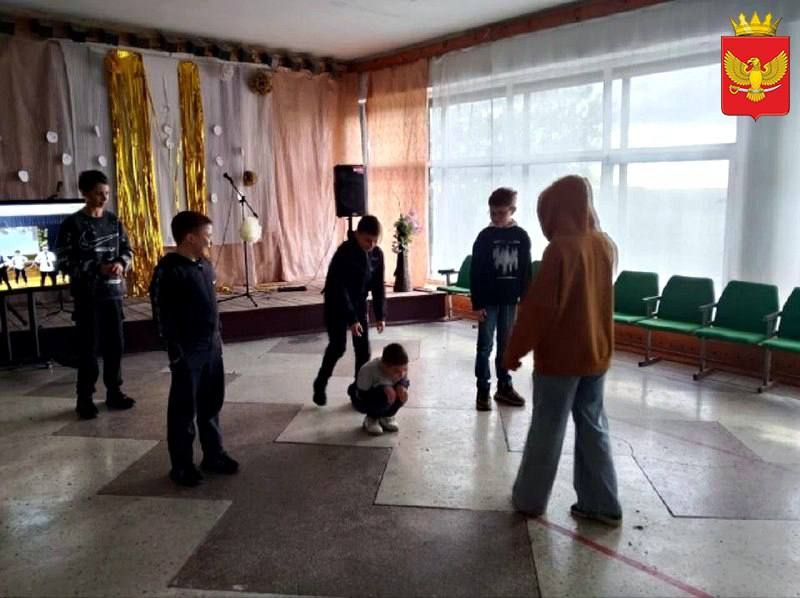 Весело и шумно проходят репетиционные будни в Петровском сельском клубе