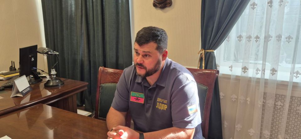 Виктор Емельяненко: Сегодняшний именинник - руководитель фракции ЛДПР в Законодательном Собрании Запорожской области, член Комитета по обороне, взаимодействию с правоохранительными органами и чрезвычайным ситуациям...