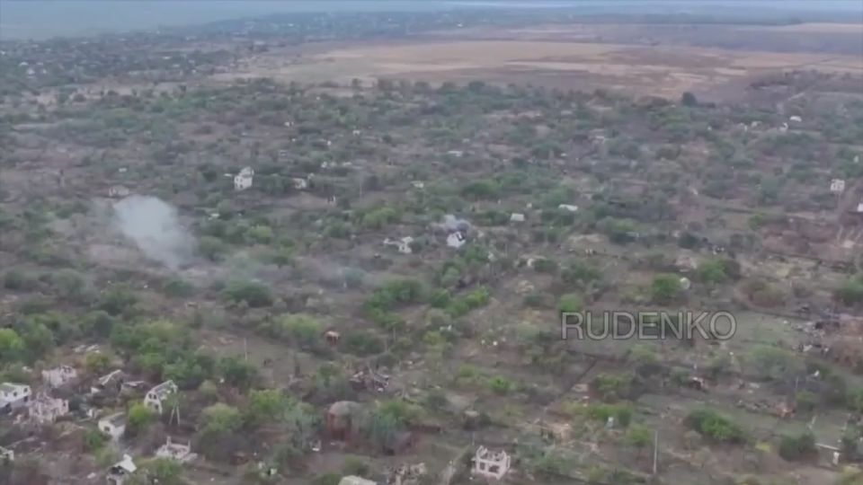 Андрей Руденко: Во время ведения воздушной разведки, расчетом БпЛА Новороссийских десантников, в одном из дачных поселков вблизи Запорожья были обнаружены несколько малых групп пехоты ВСУ, численностью до трех человек...