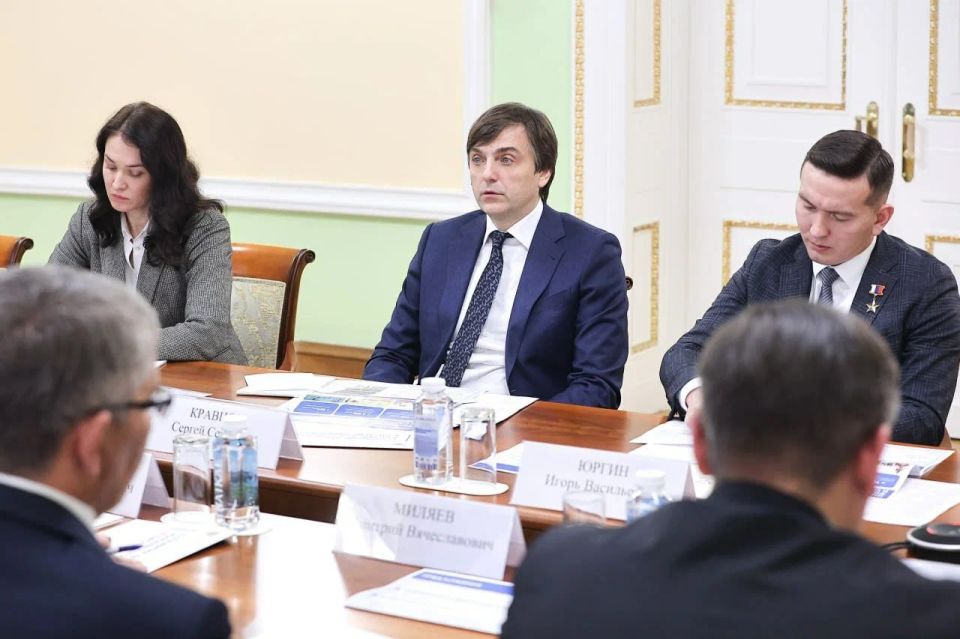 Новые дисциплины на уроках физкультуры и единую школьную лигу обсудили министры спорта и просвещения