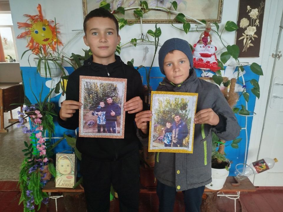 В СК.с Солёное организован интересный мастер-класс, посвященный Дню отца