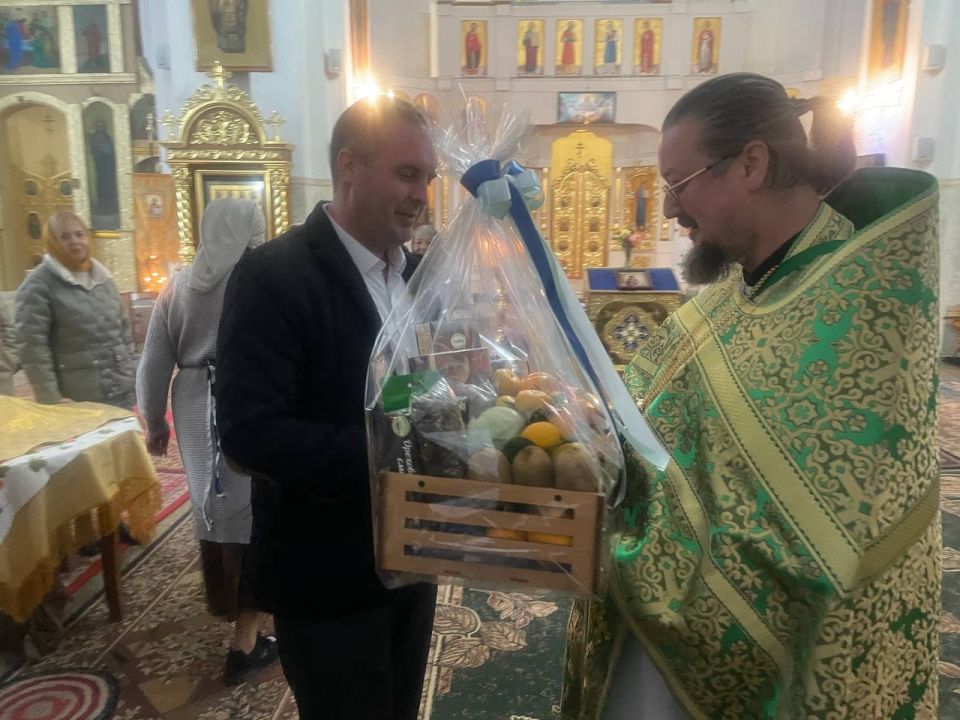 Глава Токмакского муниципального округа, секретарь местного отделения партии «Единая Россия» Александр Калмыков поздравил с днём рождения благочинного Токмакского церковного благочиния, настоятеля Свято-Успенского собора...