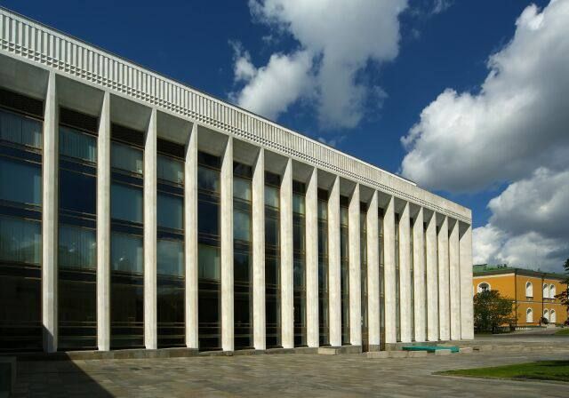 это было сегодня.... 17 октября 1961 г. открыт Государственный Кремлевский Дворец Государственный Кремлёвский дворец (до 1992 года — Кремлёвский дворец съездов) — общественное здание, расположенное на территории Московского...