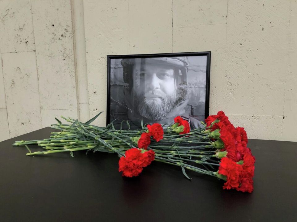 У здания "России сегодня" появилось фото погибшего военкора РИА Новости