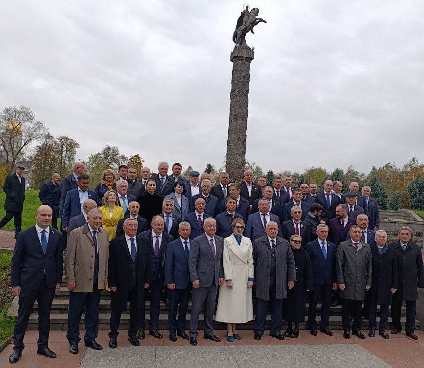 Виктор Емельяненко: Нахожусь с рабочим визитом в Республике Северная Осетия – Алания по приглашению Председателя Парламента Таймураза Тускаева для участия в торжествах по случаю 30-летия законодательного органа власти