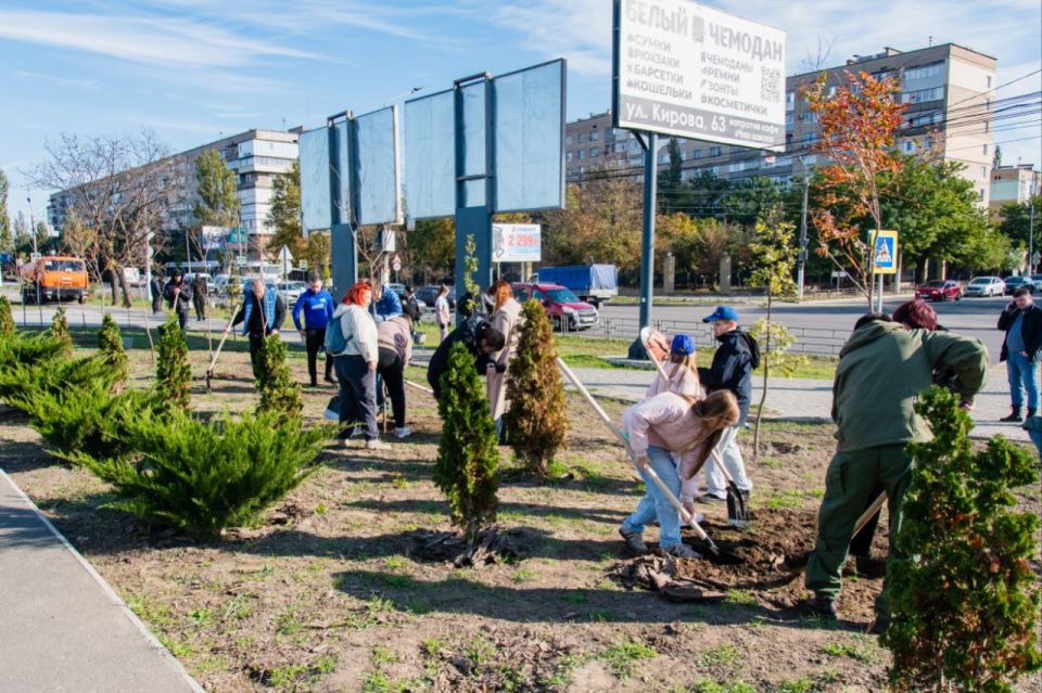 Сергей Золотарёв: В преддверии Дня отца в Мелитополе продолжили благоустройство "Аллеи Отцов"