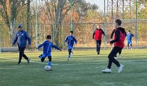 Ко Дню отца в Спортивной школе города Токмак прошел яркий и запоминающийся праздник под названием «Мама, папа, я – футбольная семья»