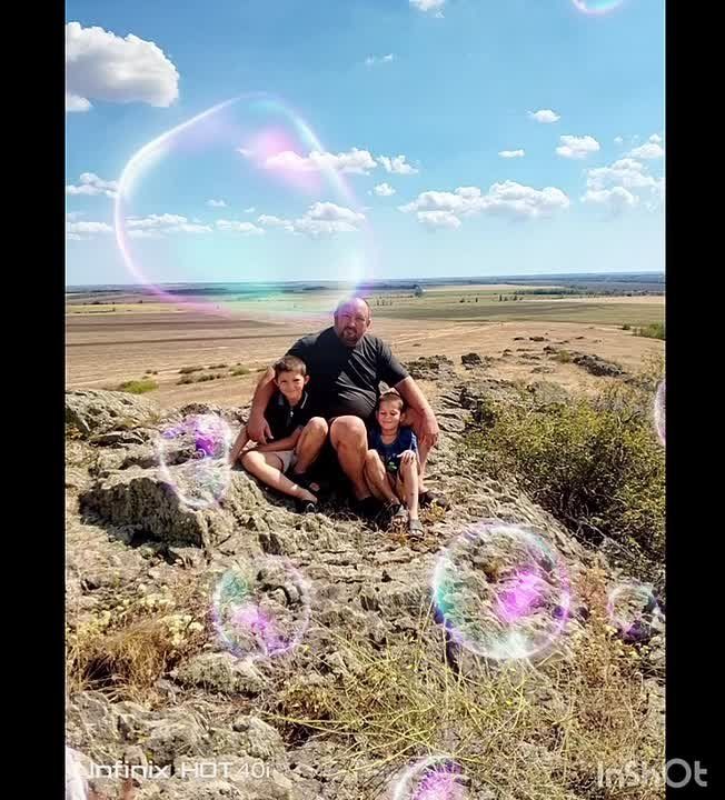 19 октября в Мануйловском сельском клубе царила особая атмосфера творчества - дети с воодушевлением готовились создать уютное, по-домашнему теплое поздравление для самых важных мужчин в их жизни, для своих пап!