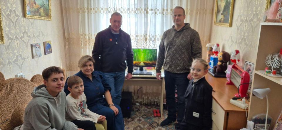 Многодетные семьи Энергодара получили подарки от «Единой России»