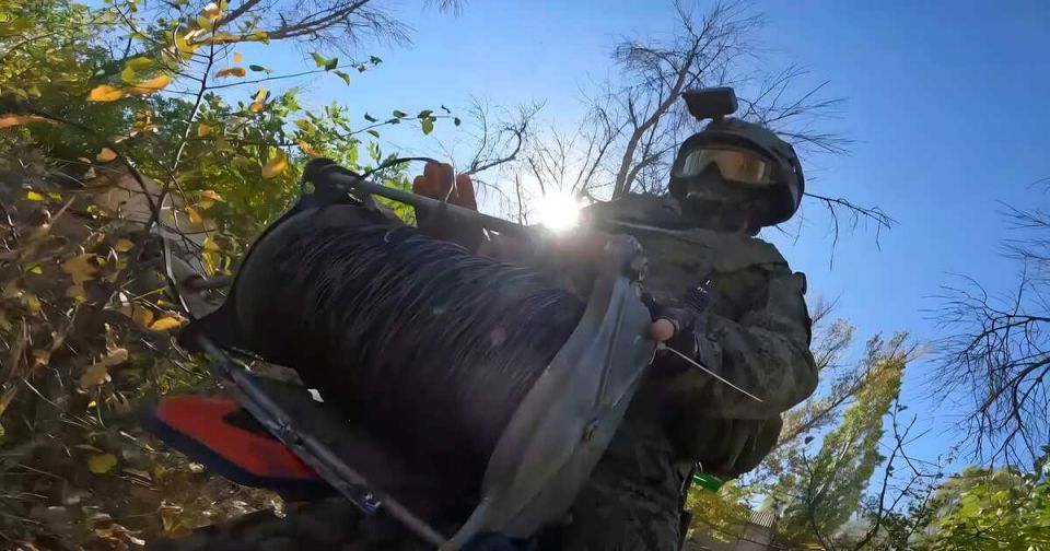 Ключ к победе: российские связные помогают штурмовикам выдавливать боевиков ВСУ