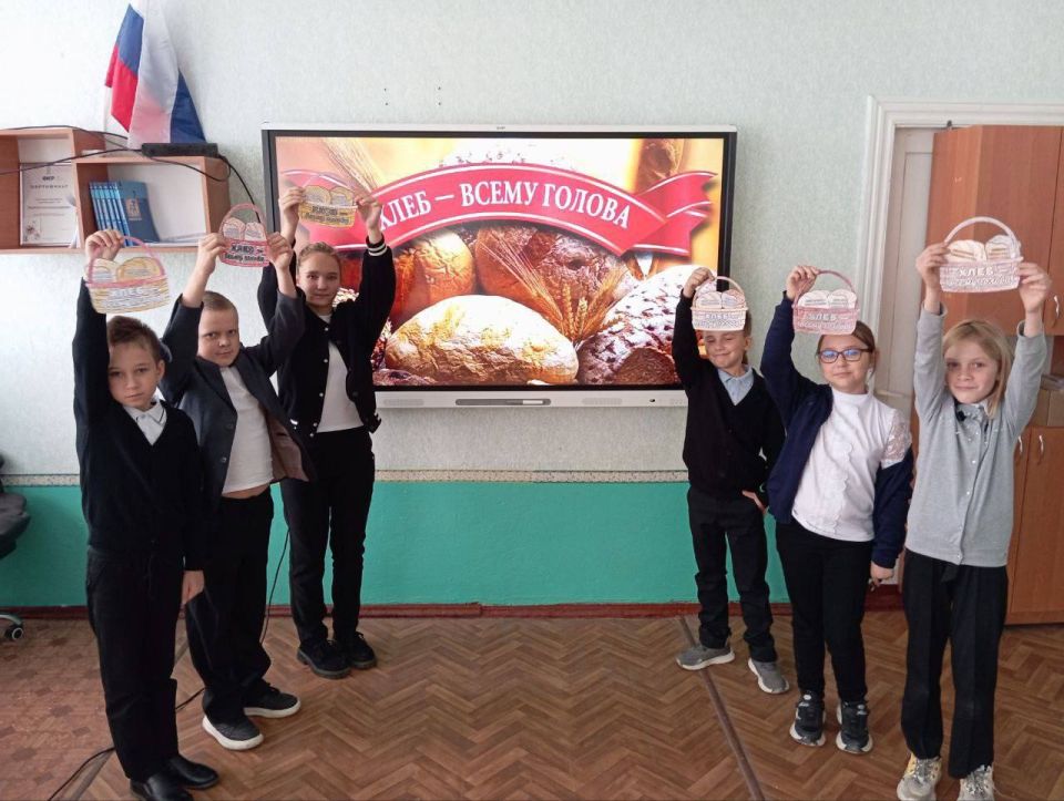 Хлеб - всему голова!. В ГБУ ОО ЗО "Партизанская школа - детский сад" на прошлой неделе провели ряд мероприятий, посвященных Всемирному дню хлеба, который приходится на 16 октября