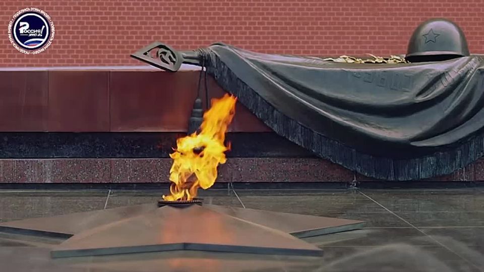 Есть на Кавказе поверье: души тех, кого с нами нет, не умирают, а оборачиваются журавлями