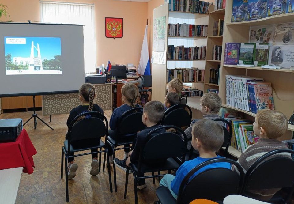 Ко Дню белых журавлей в Молочанской городской библиотеке-филиале прошла информационная минутка для воспитанников подготовительной группы детского сада «Ромашка»