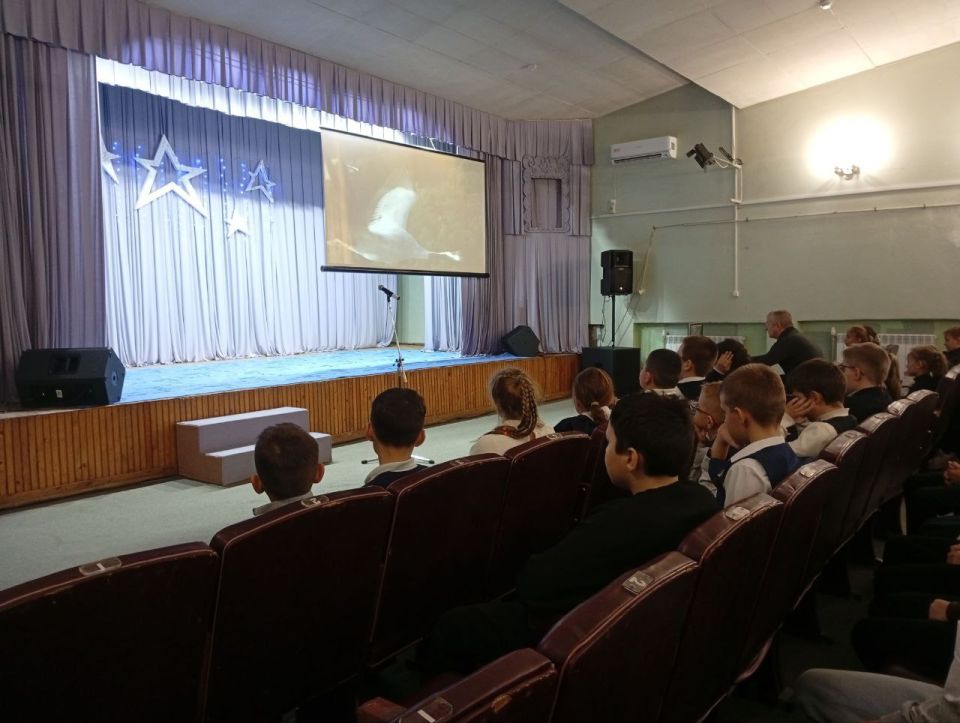 22 октября акцией «Под крылом белых журавлей» в ДК «Современник» отметили День памяти павших воинов в вооружённых конфликтах