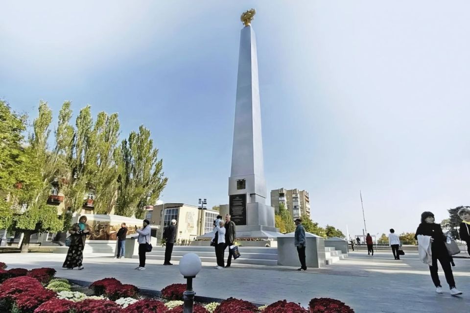 Виктор Емельяненко: Дорогие мелитопольцы!. Поздравляю вас с Днем нашего любимого города! Этот день - не просто праздник, а возможность вспомнить о богатой истории и традициях Мелитополя