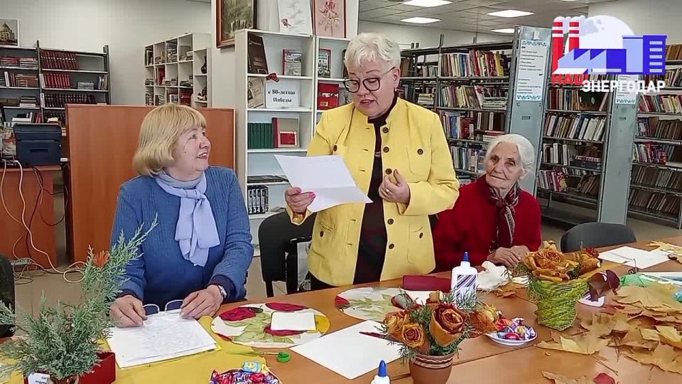 Как жаль, что у красок осени такой недолгий век