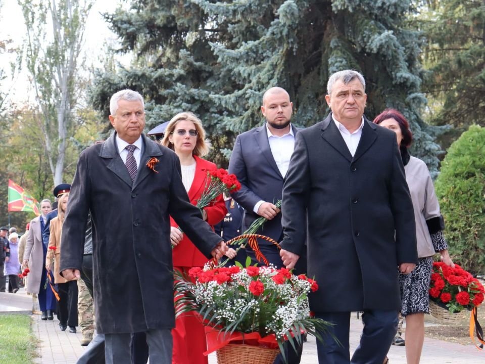 Виктор Емельяненко: В день 82-й годовщины освобождения Мелитополя от немецко-фашистских захватчиков принял участие в торжественном возложении цветов к мемориалам и памятникам города