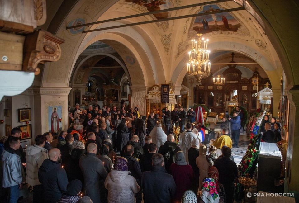 В Тюмени простились с военным корреспондентом РИА Новости Иваном Зуевым