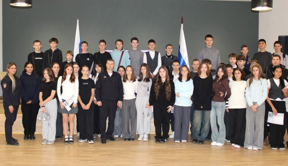 В Мелитополе транспортные полицейские провели для школьников лекцию о противодействии экстремизму и терроризму