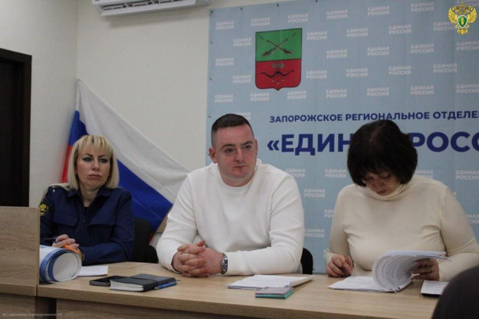 Старший помощник прокурора Черниговского района приняла участие в заседании комиссии по делам несовершеннолетних и защите их прав при администрации муниципального округа