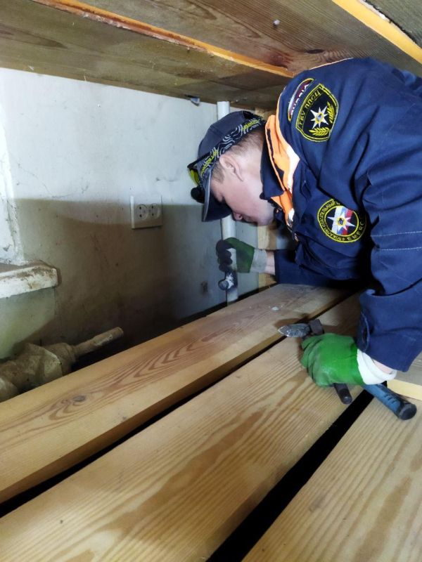 В многоквартирном доме на улице Революционной в Токмаке пензенская бригада заменила два стояка