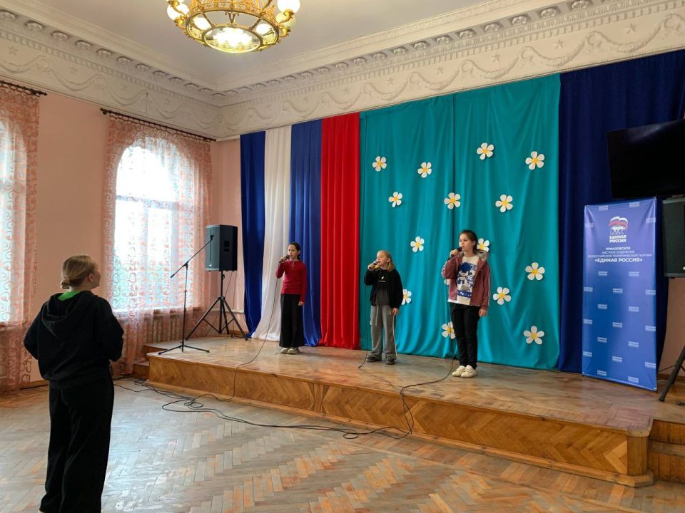 В нашем Приазовском Доме Культуры продолжаются занятия по эстрадному вокалу, наполненные музыкой, творчеством и стремлением к совершенству!