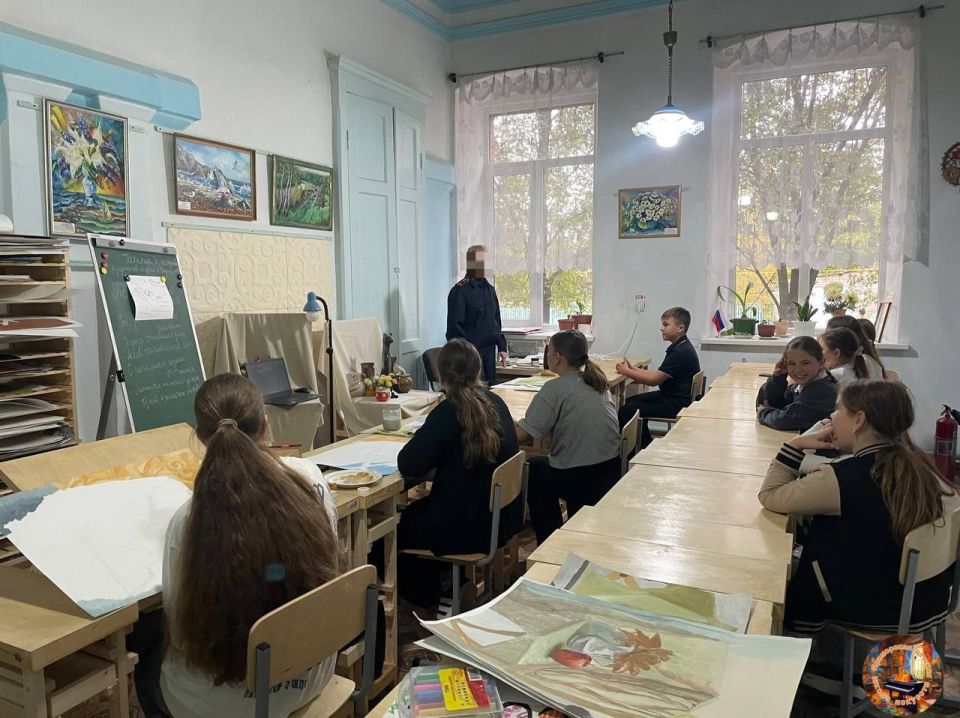На этой неделе с учащимися МКУ ДО "Приморская детская школа искусств" говорили о здоровом образе жизни и о том, какой непоправимый вред человеческому организму наносит употребление запрещенных веществ