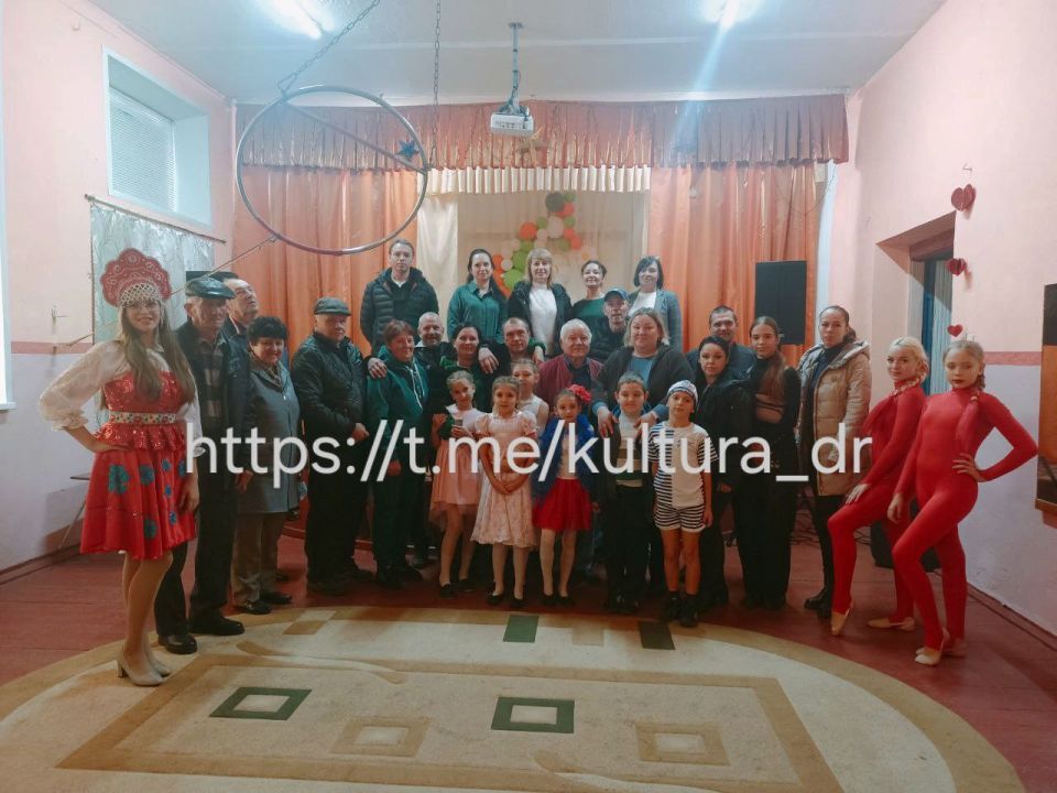 Село Златополь отметило своё 241-летие традиционным праздничным концертом, который прошёл в стенах сельского клуба