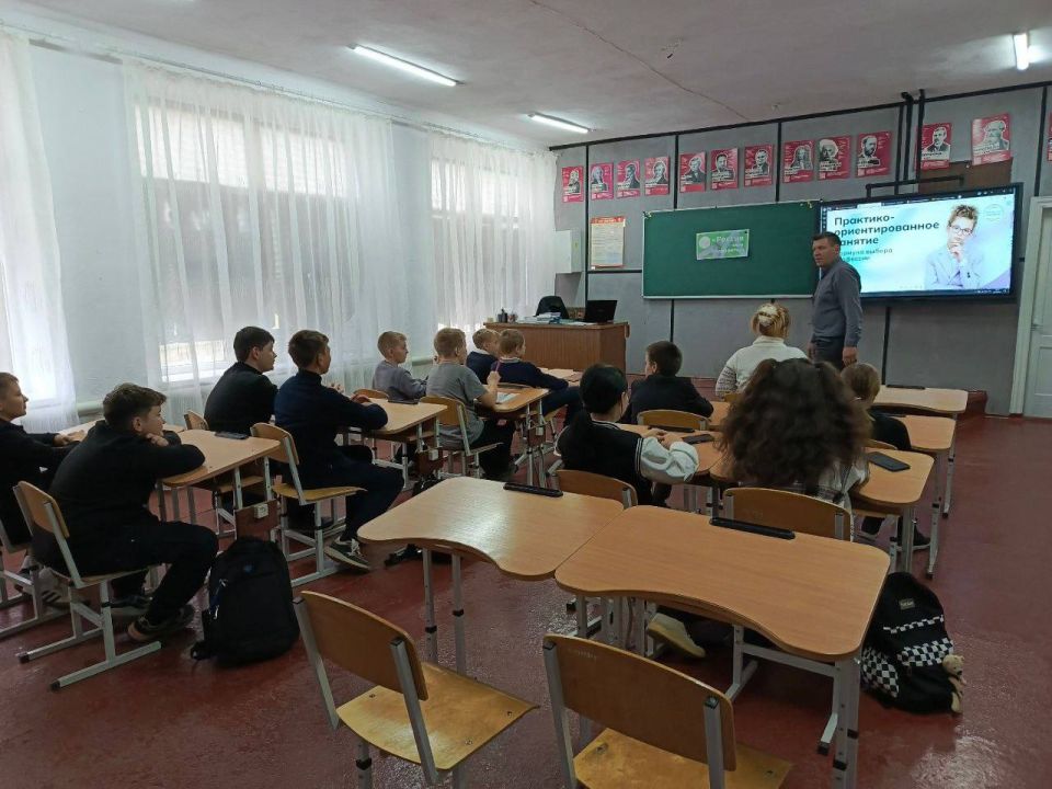 С формулой выбора профессии знакомились учащиеся ГБУ ОО ЗО "Партизанская школа-детский сад" в ходе практико-ориентированного занятия внеурочной деятельности "Россия – мои горизонты"