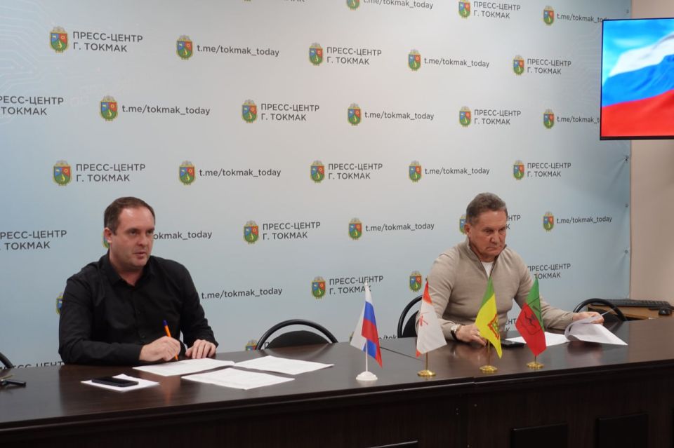 Глава Токмакского муниципального округа Александр Калмыков провел еженедельное рабочее совещание, в котором приняли участие Первый заместитель Председателя Правительства Пензенской области Виктор Кувайцев, заместители и...