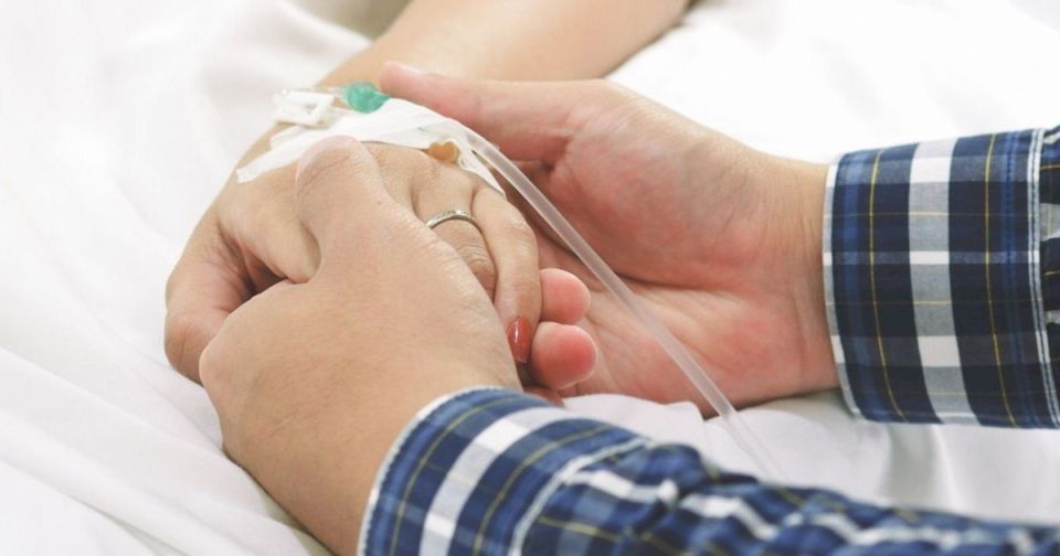 Родственникам пациентов могут разрешить круглосуточно находиться в больницах