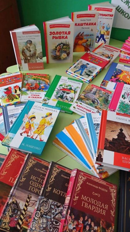 27 октября, в Международный день школьных библиотек, ученики ГБУ ОО ЗО "Орловская СОШ" знакомились с особенностями работы места, где хранится литература - от классики до учебных пособий