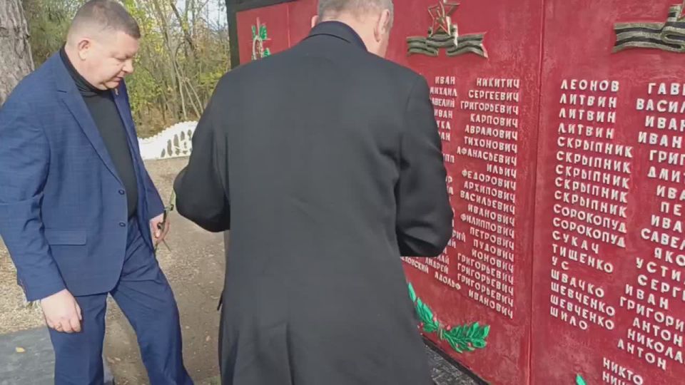 В сёлах Маячка и Златополь возложили к мемориалам воинской Славы цветы в честь 82-й годовщины освобождения Васильевки и Васильевского района от немецко-фашистских захватчиков