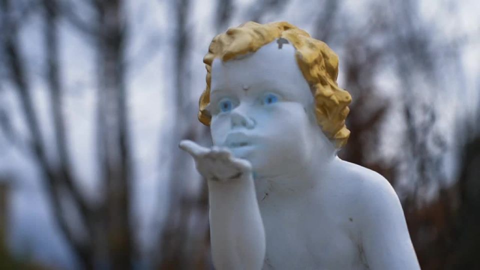 За тишиной ее молитвы — что сокрыто?