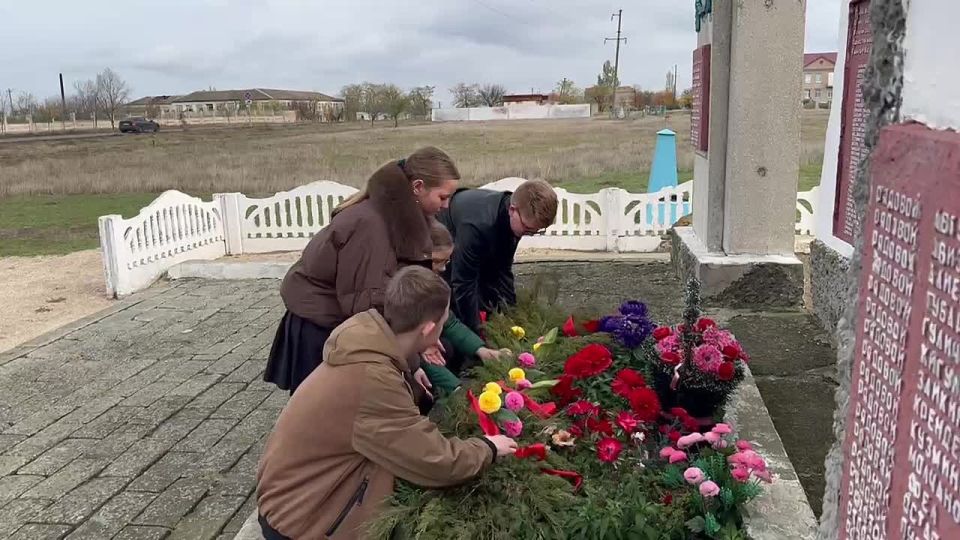   ....         .      -   9-       32 ...