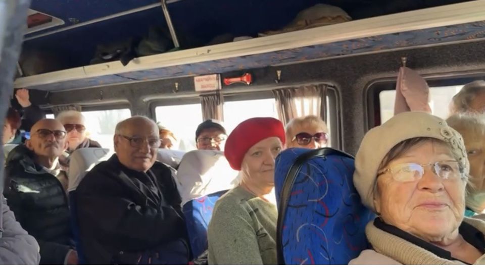 Жители Бердянска отправились на бесплатное лечение заболеваний глаз