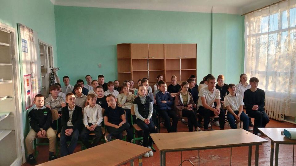 30 октября в ГБУ ОО ЗО "Орловская СОШ" в рамках недели географии состоялся захватывающий интеллектуальный поединок "Самое сильное звено"