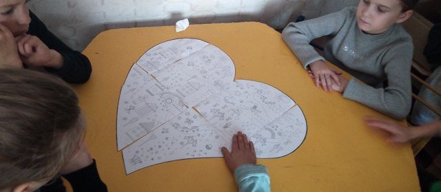 В Орлянской средней общеобразовательной школе прошло тематическое занятие «Друг в беде не бросит»