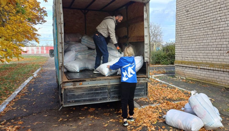 «Единая Россия» доставила гуманитарную помощь в Дмитровку
