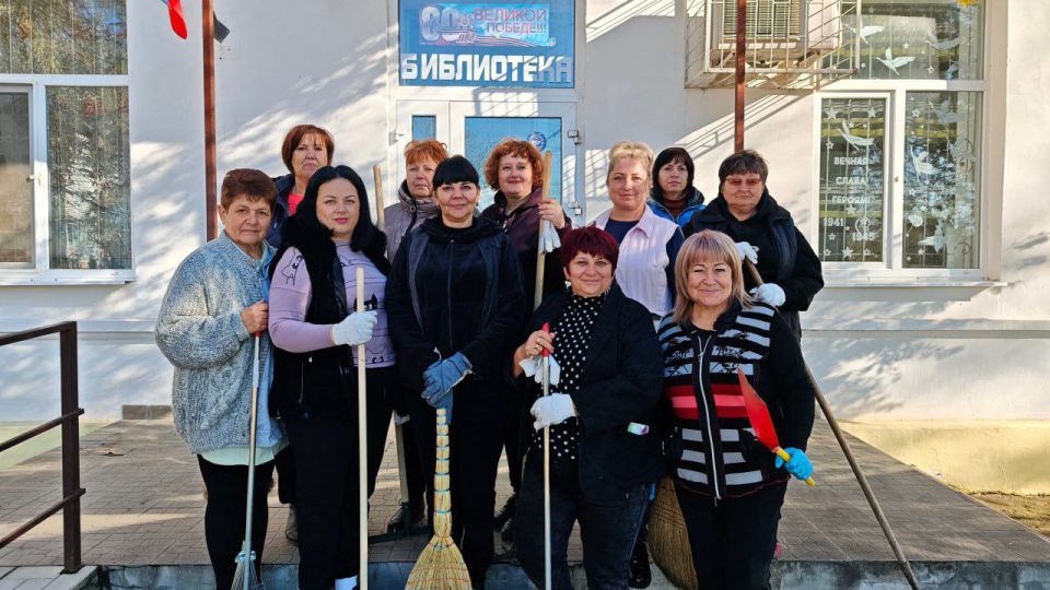 #ОсеннийСубботник. Коллектив Акимовской центральной библиотеки