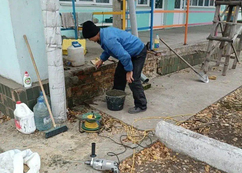 Два года планомерной работы: бригада из Ингушетии благоустраивает детский сад «Тополёк» в г.Молочанск