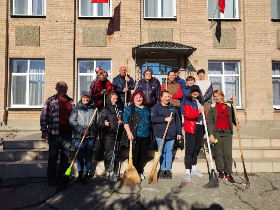 #ОсеннийСубботник. Коллектив Акимовской детской школы искусств